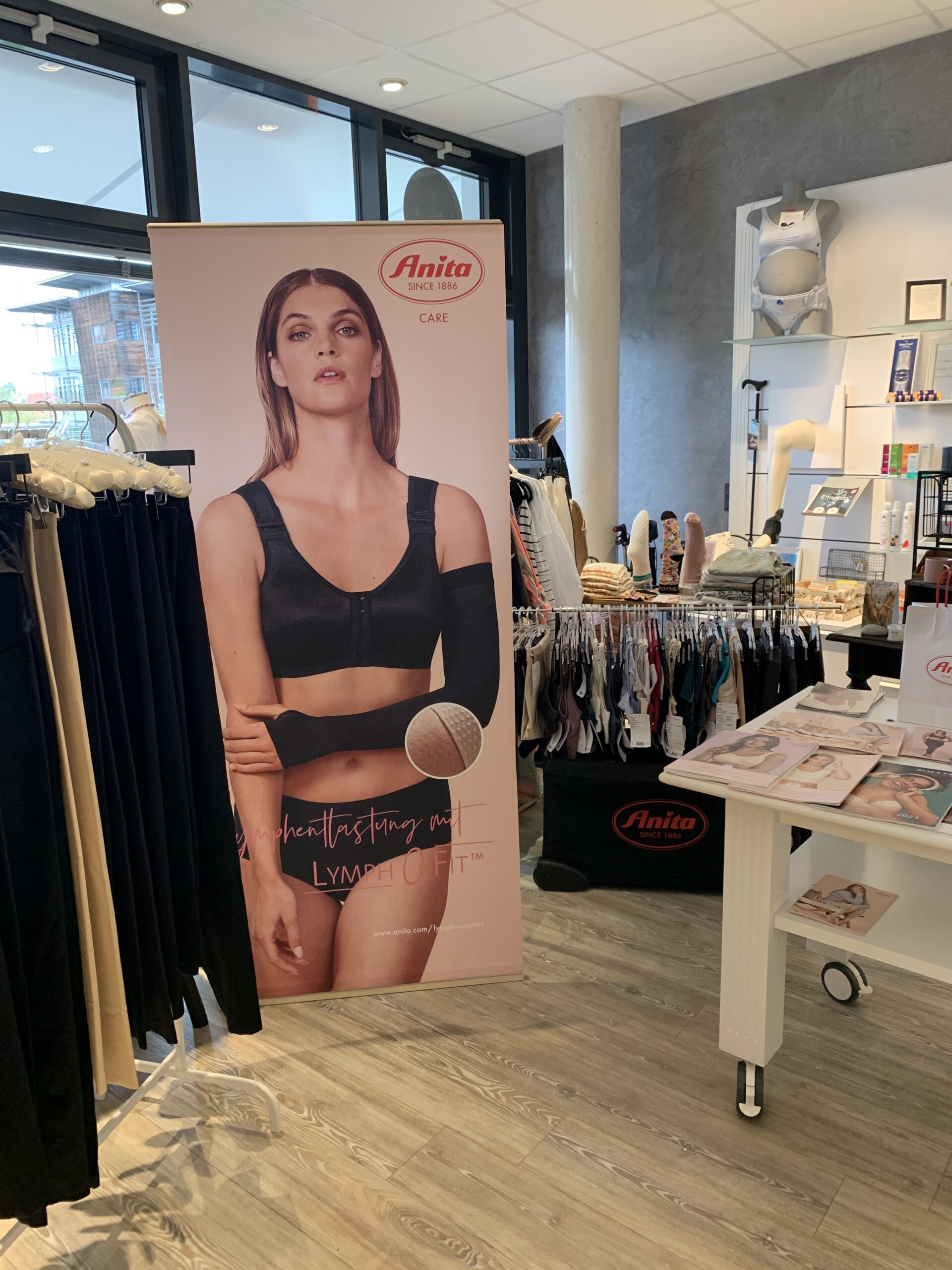 Werbeagentur Design Satzstudio Reinzeichnung Sprachsatz Tabellensatz Typografie Ebersberg 2G Media & Marketing Glonn Werbemittel POS Aufsteller Ladenausstattung