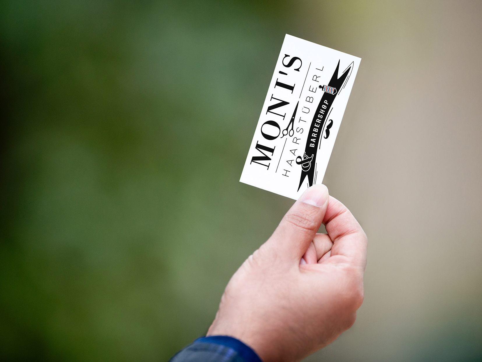 Monis-VK-1-stationary-mockup-8911_28x21